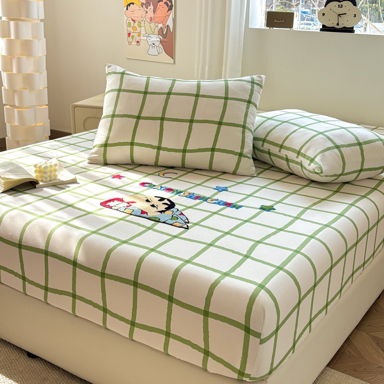 91家纺网 家纺一手货源 找家纺 居眠 2026新款全棉刺绣蜡笔小新床笠 绿格-小新