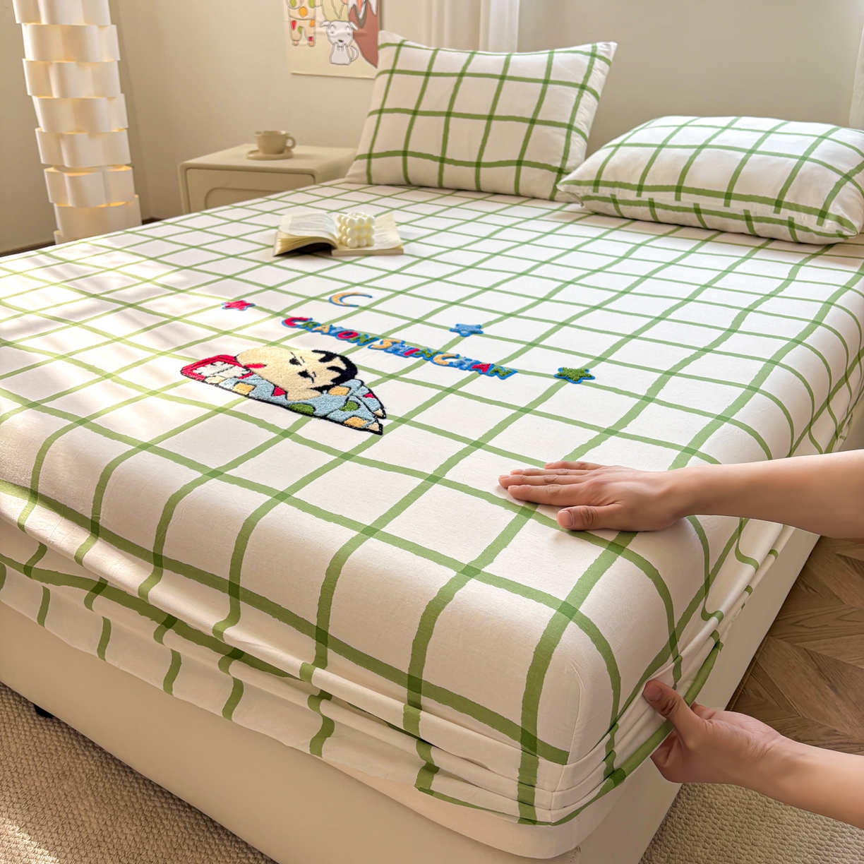91家纺网 家纺一手货源 找家纺 居眠 2026新款全棉刺绣蜡笔小新床笠 绿格-小新