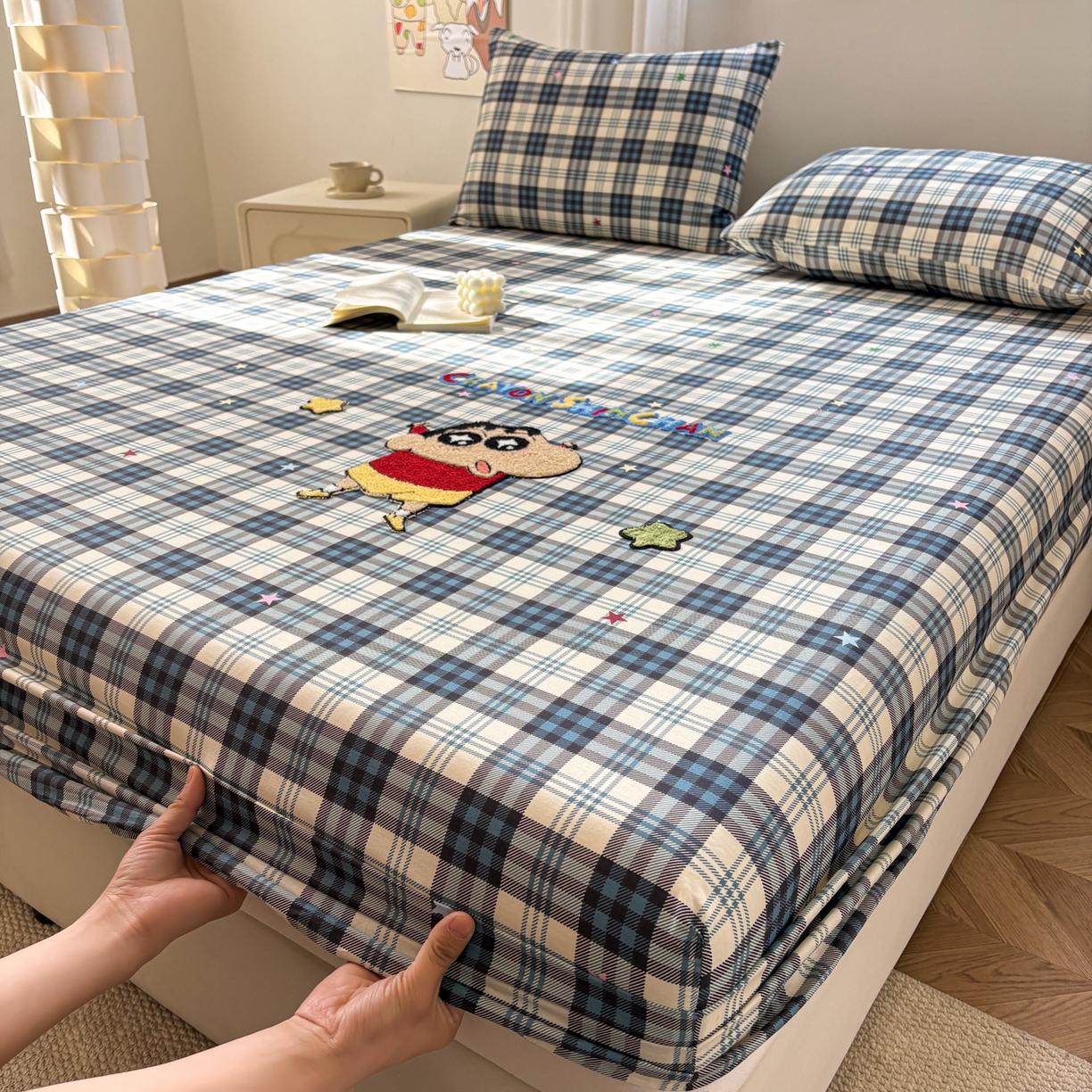 91家纺网 家纺一手货源 找家纺 居眠 2026新款全棉刺绣蜡笔小新床笠 由由里-小新