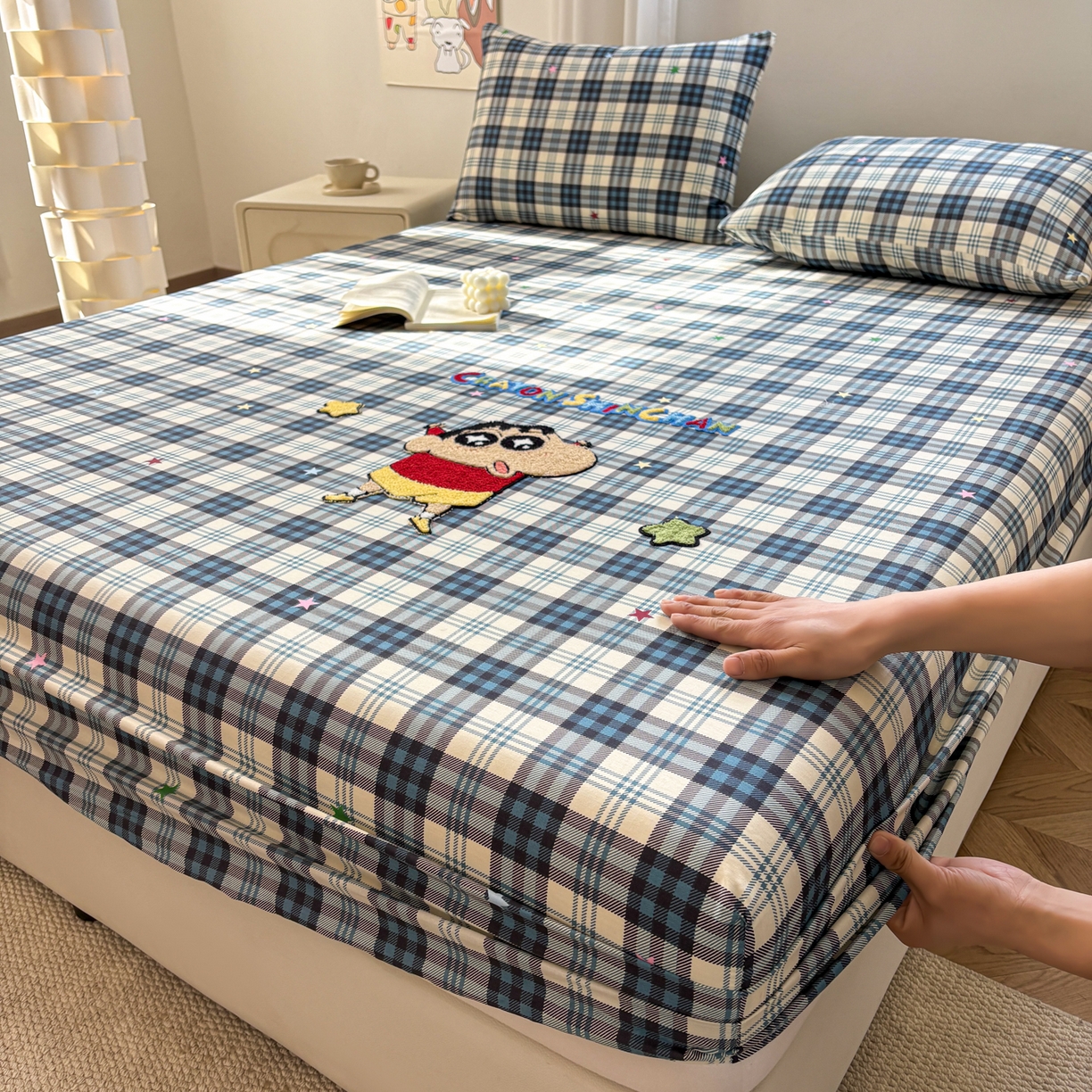 91家纺网 家纺一手货源 找家纺 居眠 2026新款全棉刺绣蜡笔小新床笠 由由里-小新