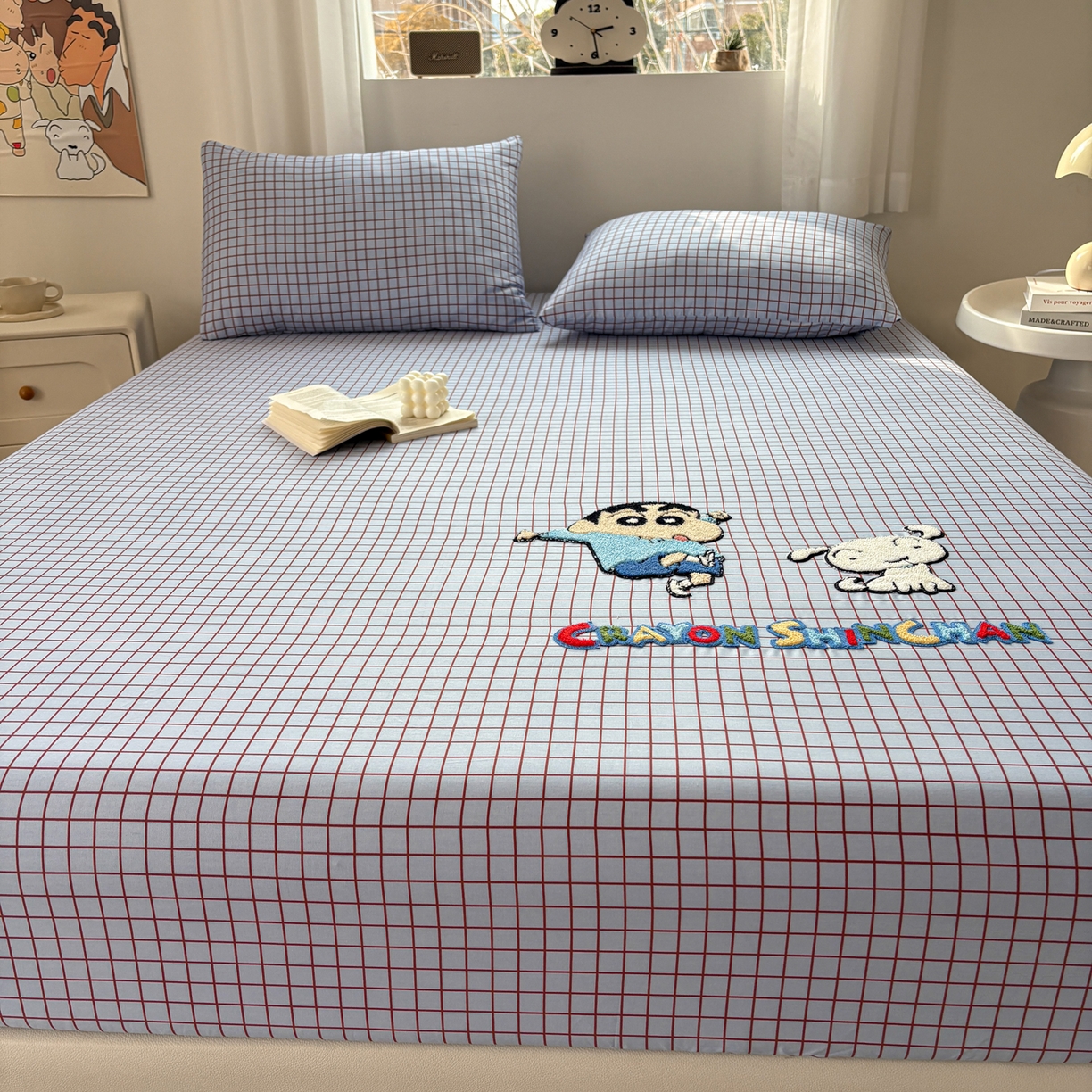 91家纺网 家纺一手货源 找家纺 居眠 2026新款全棉刺绣蜡笔小新床笠 细格灰蓝-小新