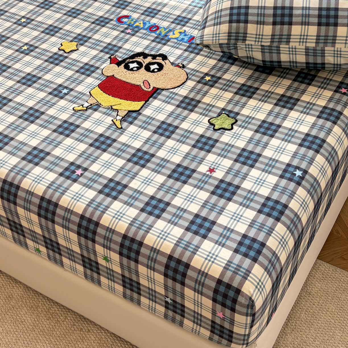 91家纺网 家纺一手货源 找家纺 居眠 2026新款全棉刺绣蜡笔小新床笠 由由里-小新