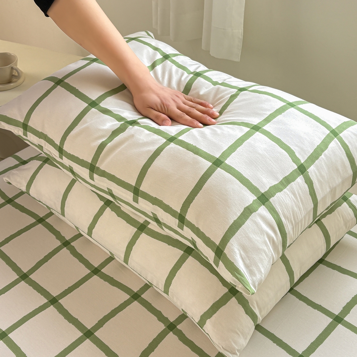 91家纺网 家纺一手货源 找家纺 居眠 2026新款全棉刺绣蜡笔小新枕套 绿格-小新