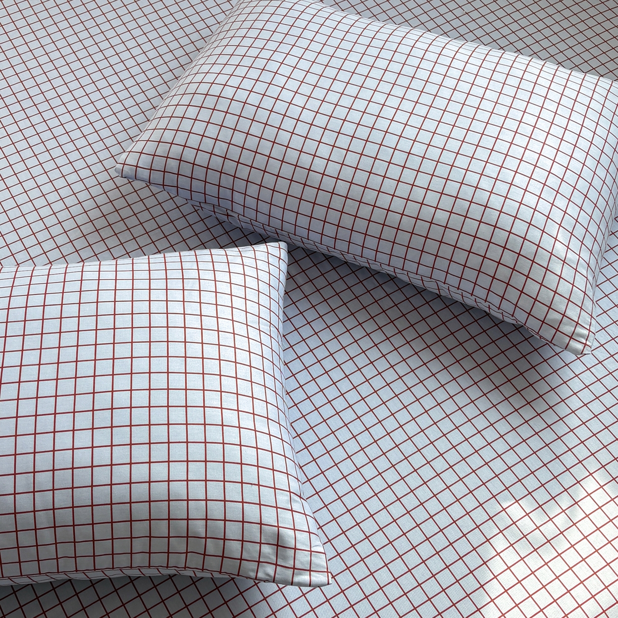 91家纺网 家纺一手货源 找家纺 居眠 2026新款全棉刺绣蜡笔小新枕套 细格灰蓝-小新