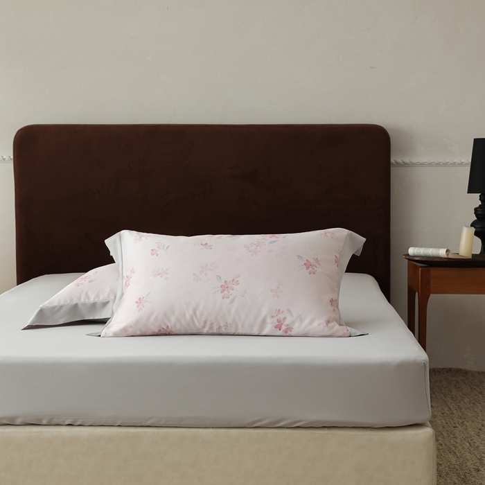 91家纺网 家纺一手货源 找家纺 ROZ home 蕊姿家居 2026新款60s天丝棉数码印花单床笠 浮香粉 巴黎灰