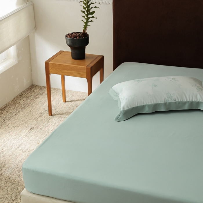 91家纺网 家纺一手货源 找家纺 ROZ home 蕊姿家居 2026新款60s天丝棉数码印花单床笠 浮香 松石绿