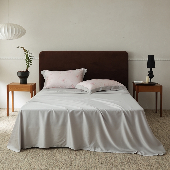 91家纺网 家纺一手货源 找家纺 ROZ home 蕊姿家居 2026新款60s天丝棉数码印花单床笠 浮香粉 巴黎灰