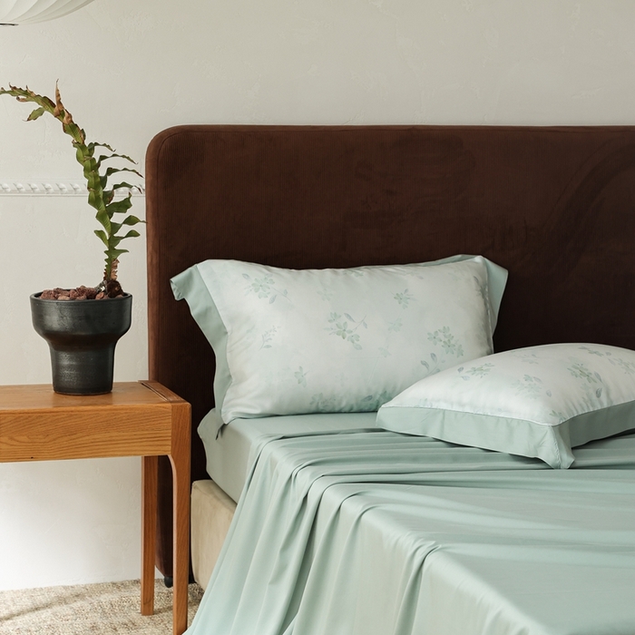 91家纺网 家纺一手货源 找家纺 ROZ home 蕊姿家居 2026新款60s天丝棉数码印花单床笠 浮香 松石绿