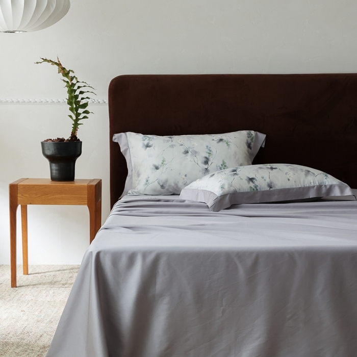 91家纺网 家纺一手货源 找家纺 ROZ home 蕊姿家居 2026新款60s天丝棉数码印花单床单 葡萄绿 极致灰