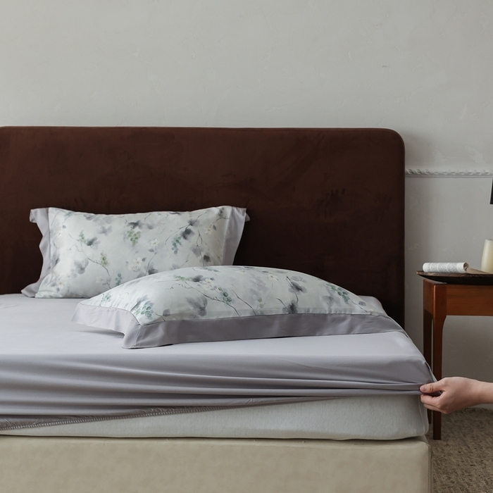 91家纺网 家纺一手货源 找家纺 ROZ home 蕊姿家居 2026新款60s天丝棉数码印花单床单 葡萄绿 极致灰