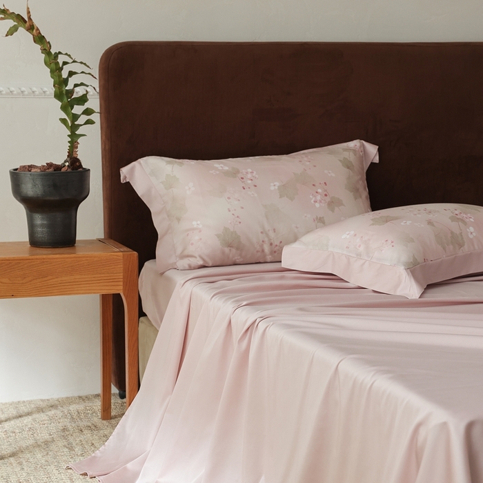 91家纺网 家纺一手货源 找家纺 ROZ home 蕊姿家居 2026新款60s天丝棉数码印花单床单 秋海棠 柔雾粉