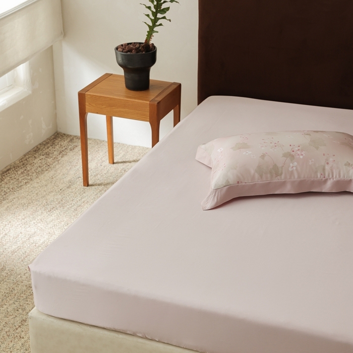 91家纺网 家纺一手货源 找家纺 ROZ home 蕊姿家居 2026新款60s天丝棉数码印花单枕套 秋海棠 柔雾粉