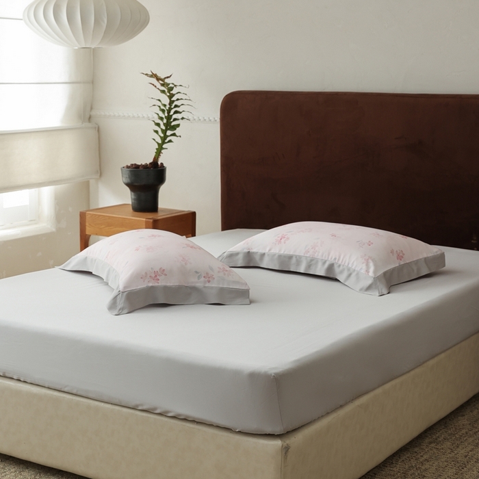 91家纺网 家纺一手货源 找家纺 ROZ home 蕊姿家居 2026新款60s天丝棉数码印花单枕套 浮香粉 巴黎灰