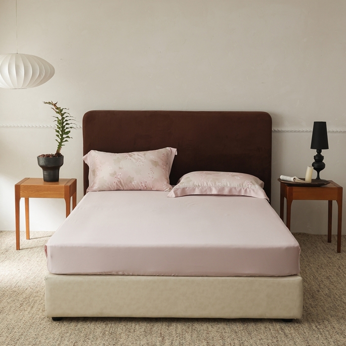 91家纺网 家纺一手货源 找家纺 ROZ home 蕊姿家居 2026新款60s天丝棉数码印花单枕套 秋海棠 柔雾粉