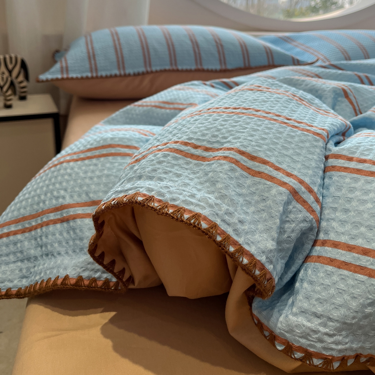 91家纺网 家纺一手货源 找家纺 如一 2026春夏新款全棉纯棉华夫格印花三角针工艺四件套 风月-蓝