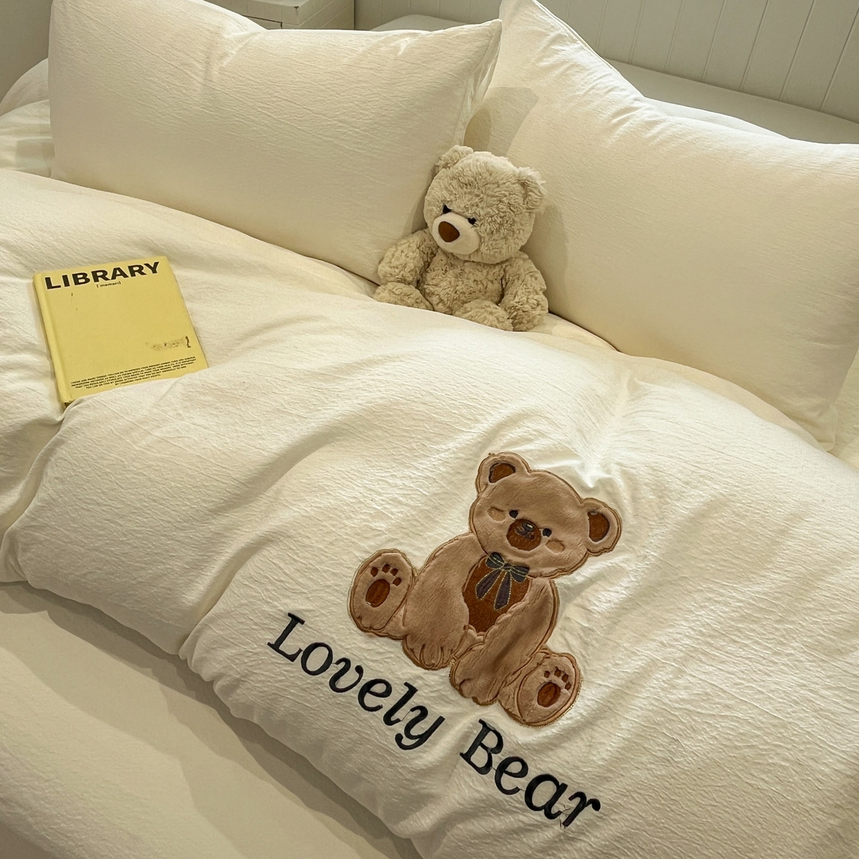 91家纺网 家纺一手货源 找家纺 （总）爱思凯家纺 2026新款皱皱纱卡通贴布绣-咖崽熊被套