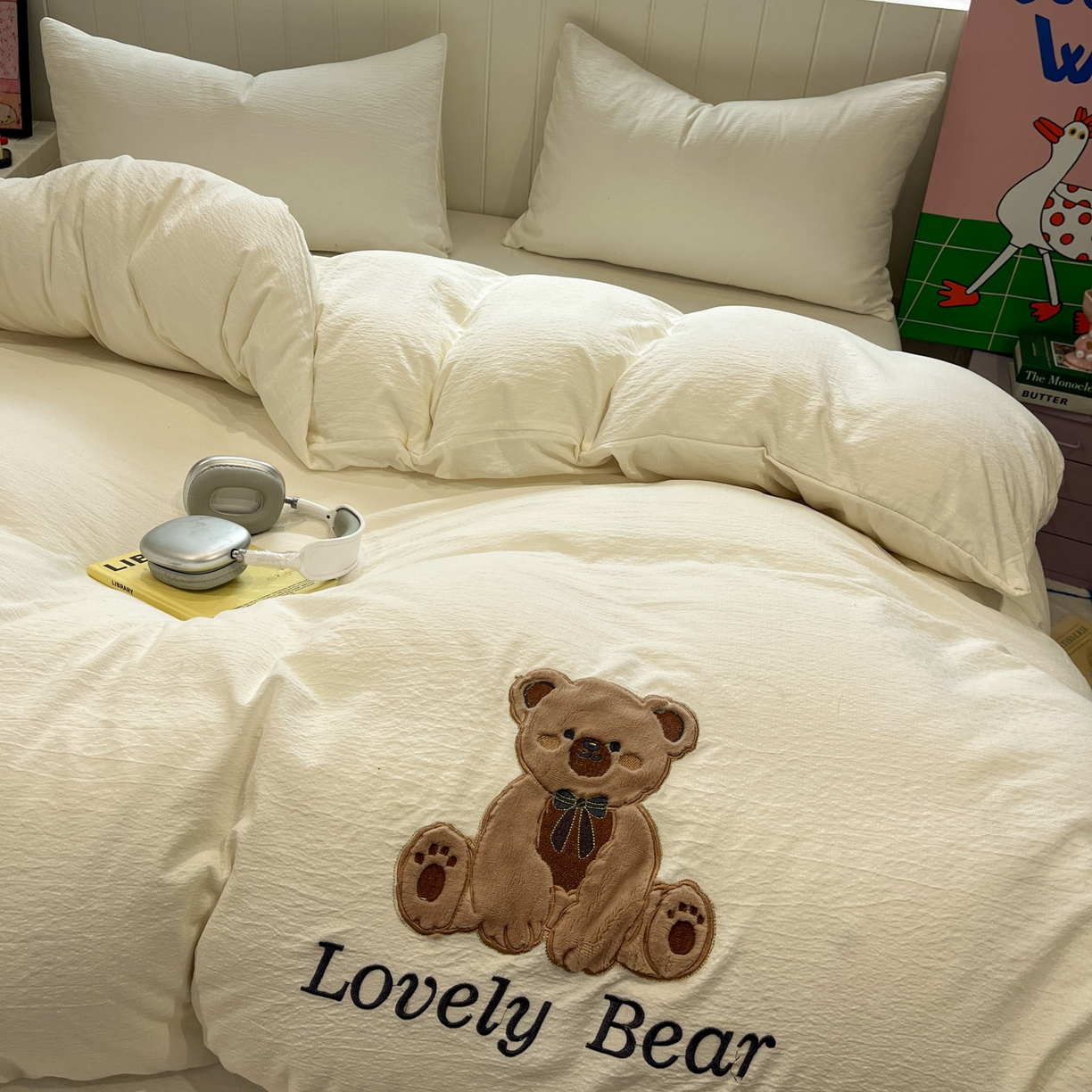 91家纺网 家纺一手货源 找家纺 （总）爱思凯家纺 2026新款皱皱纱卡通贴布绣-咖崽熊被套