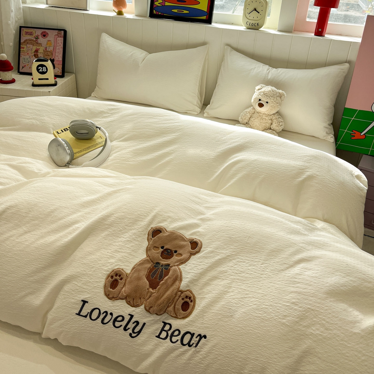 91家纺网 家纺一手货源 找家纺 （总）爱思凯家纺 2026新款皱皱纱卡通贴布绣-咖崽熊被套