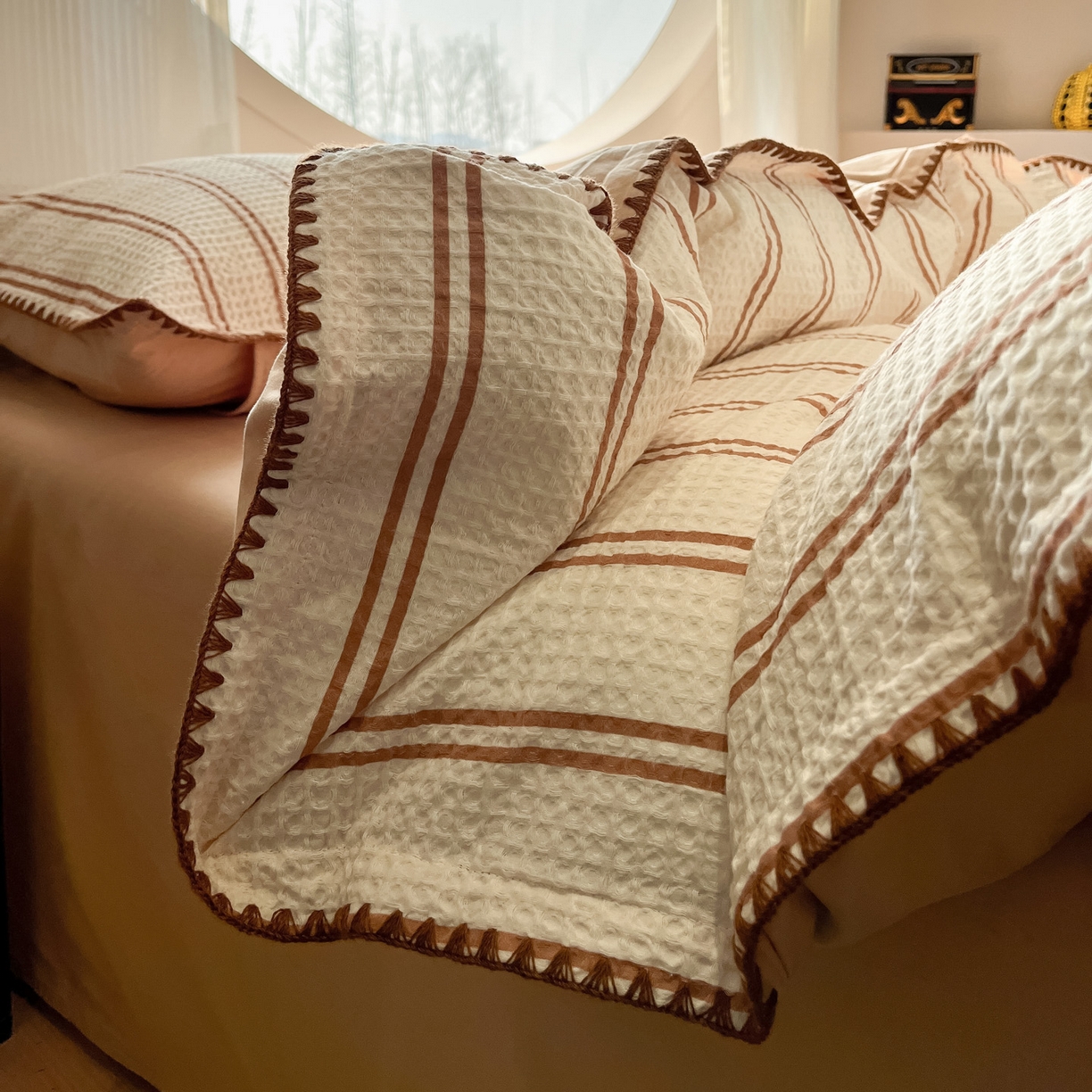 91家纺网 家纺一手货源 找家纺 如一 2026春夏新款全棉纯棉华夫格印花三角针工艺四件套 风月-米