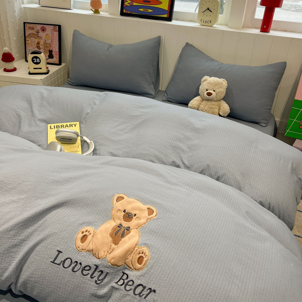 91家纺网 家纺一手货源 找家纺 （总）爱思凯家纺 2026新款皱皱纱卡通贴布绣-咖崽熊四件套