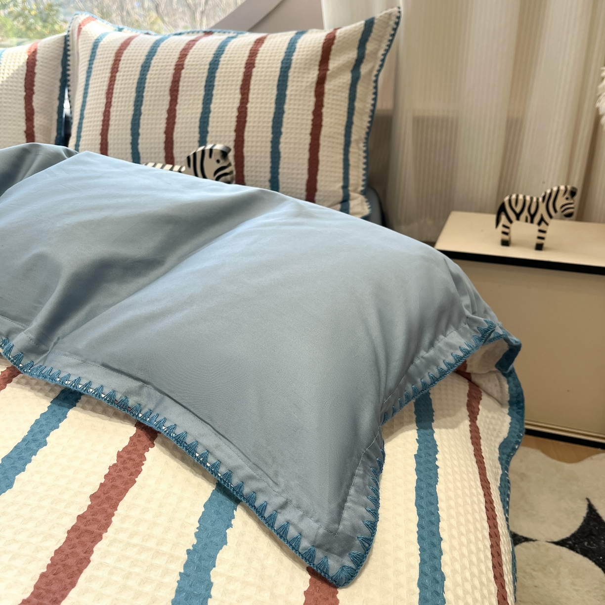 91家纺网 家纺一手货源 找家纺 如一 2026春夏新款全棉纯棉华夫格印花三角针工艺四件套 海盐-蓝