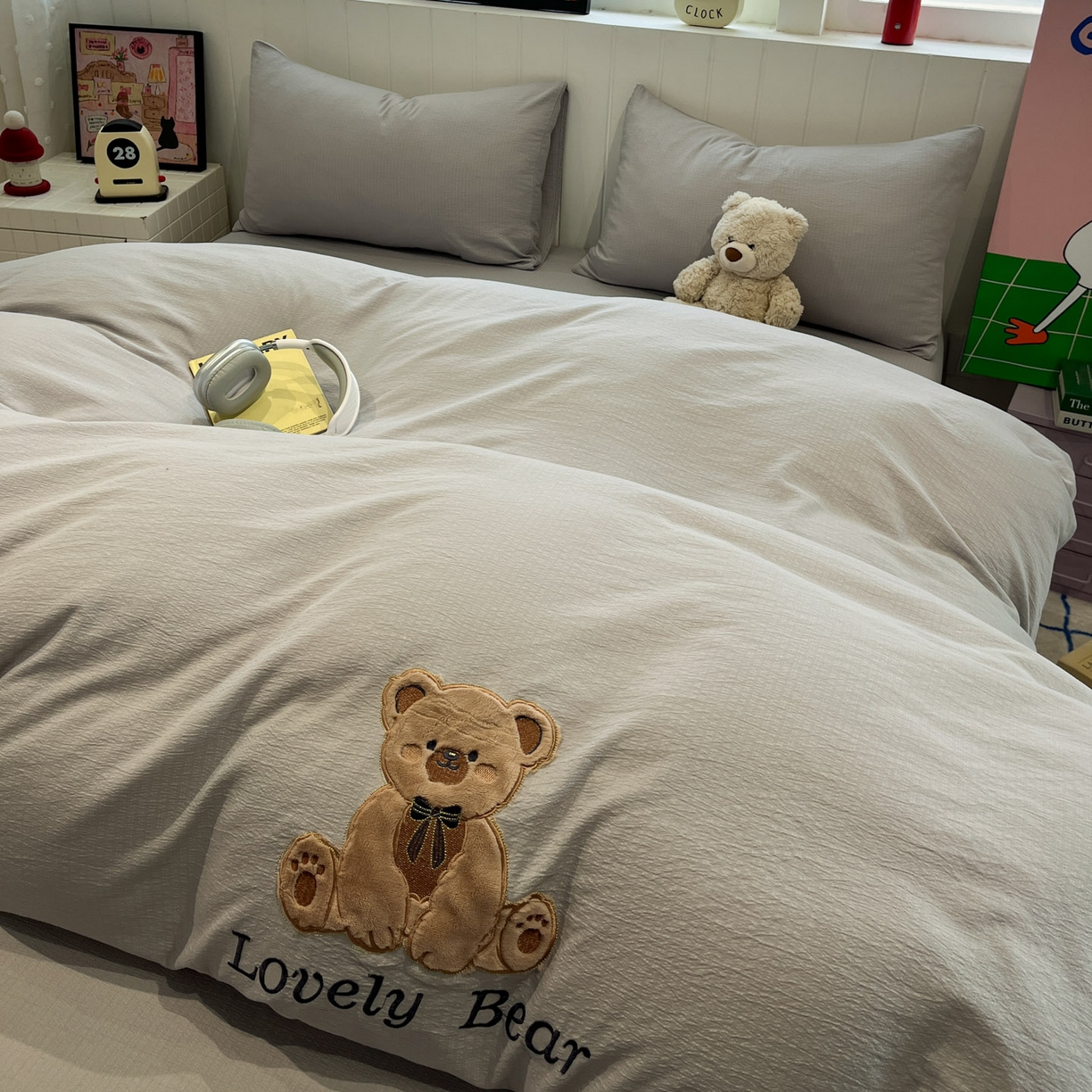 91家纺网 家纺一手货源 找家纺 （总）爱思凯家纺 2026新款皱皱纱卡通贴布绣-咖崽熊四件套