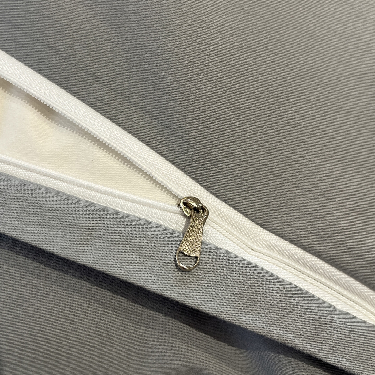 91家纺网 家纺一手货源 找家纺 如一 2026春夏新款全棉纯棉华夫格印花三角针工艺四件套 泡芙-灰