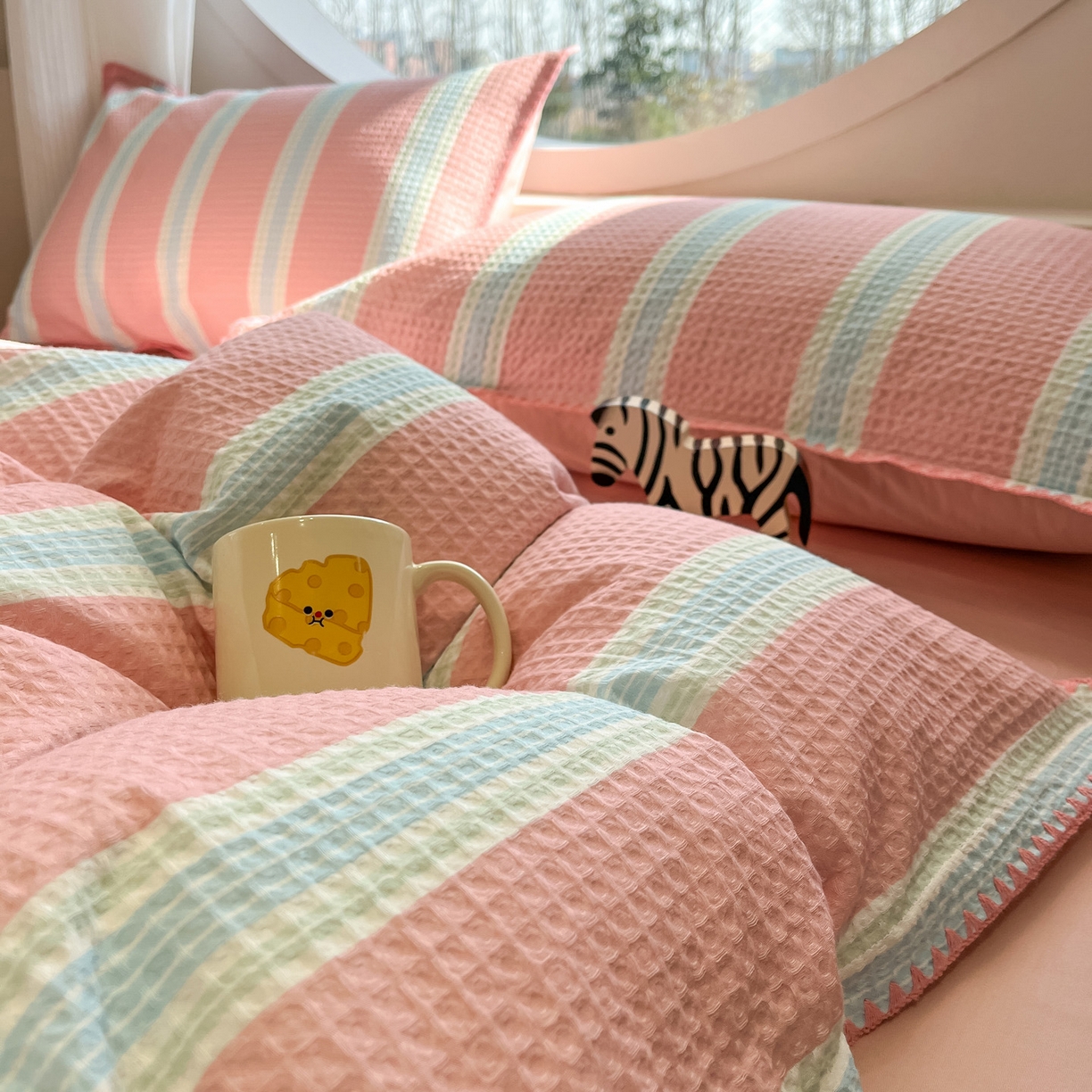 91家纺网 家纺一手货源 找家纺 如一 2026春夏新款全棉纯棉华夫格印花三角针工艺四件套 柔然-粉