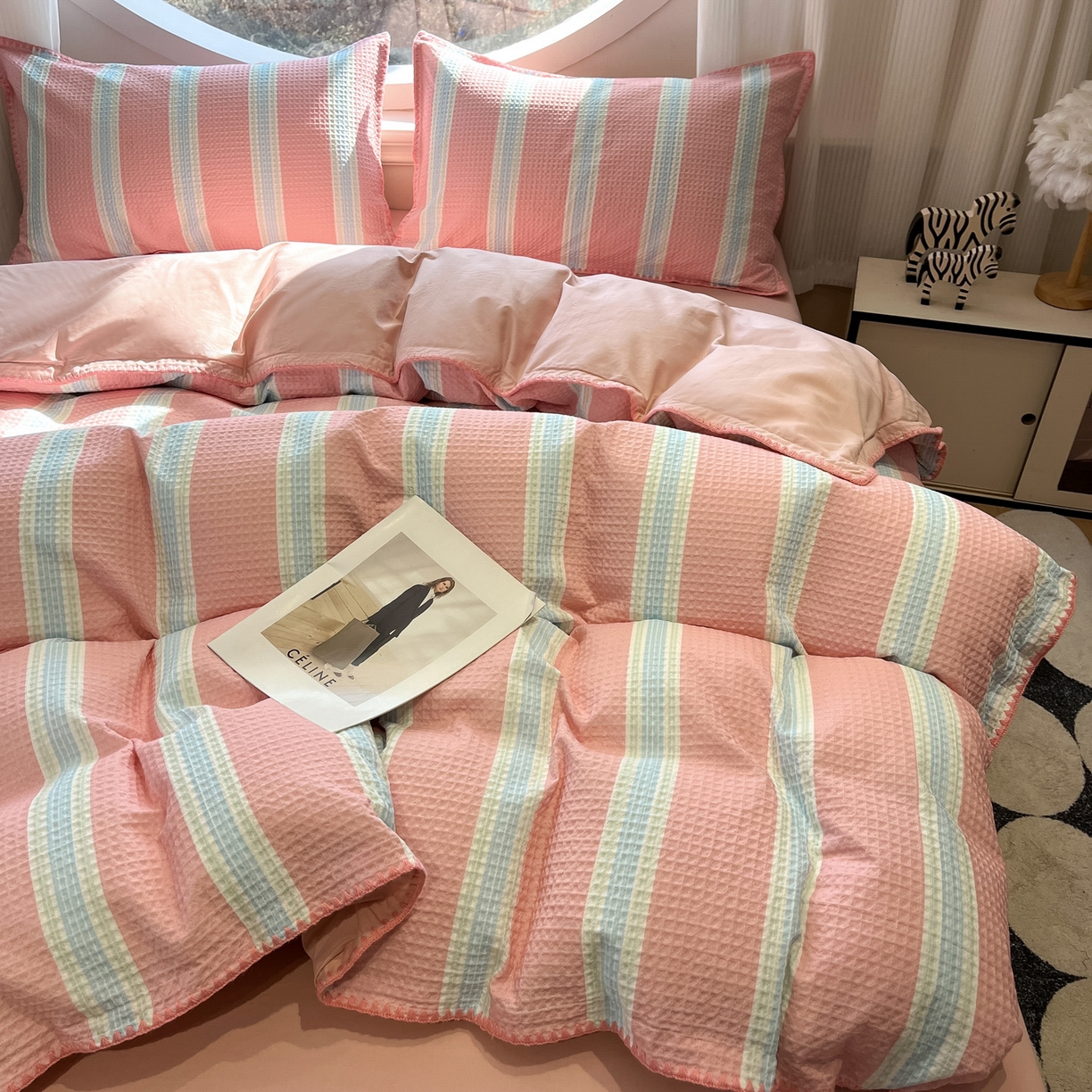 91家纺网 家纺一手货源 找家纺 如一 2026春夏新款全棉纯棉华夫格印花三角针工艺四件套 柔然-粉