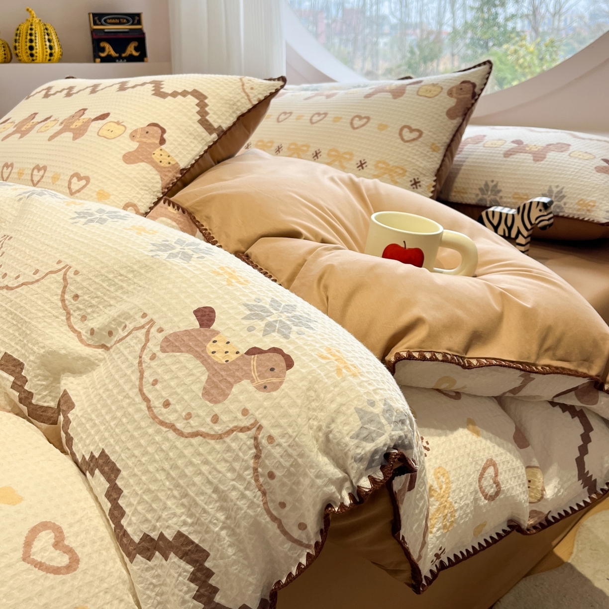 91家纺网 家纺一手货源 找家纺 如一 2026春夏新款全棉纯棉华夫格印花三角针工艺四件套 小马-棕