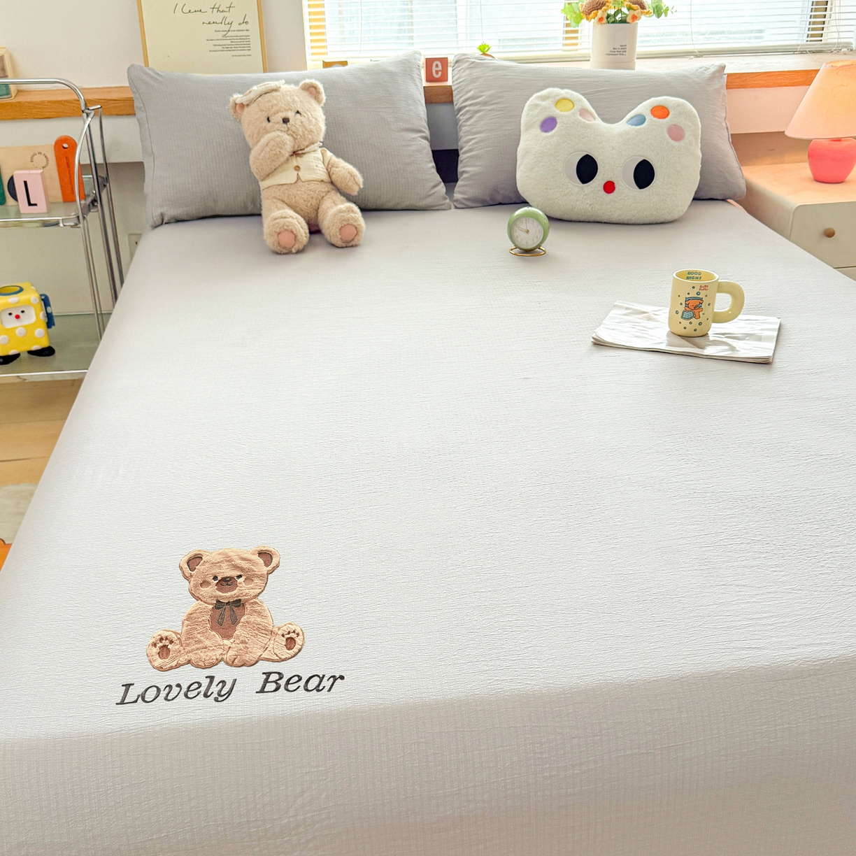 91家纺网 家纺一手货源 找家纺 （总）爱思凯家纺 2026新款皱皱纱卡通贴布绣-咖崽熊床单