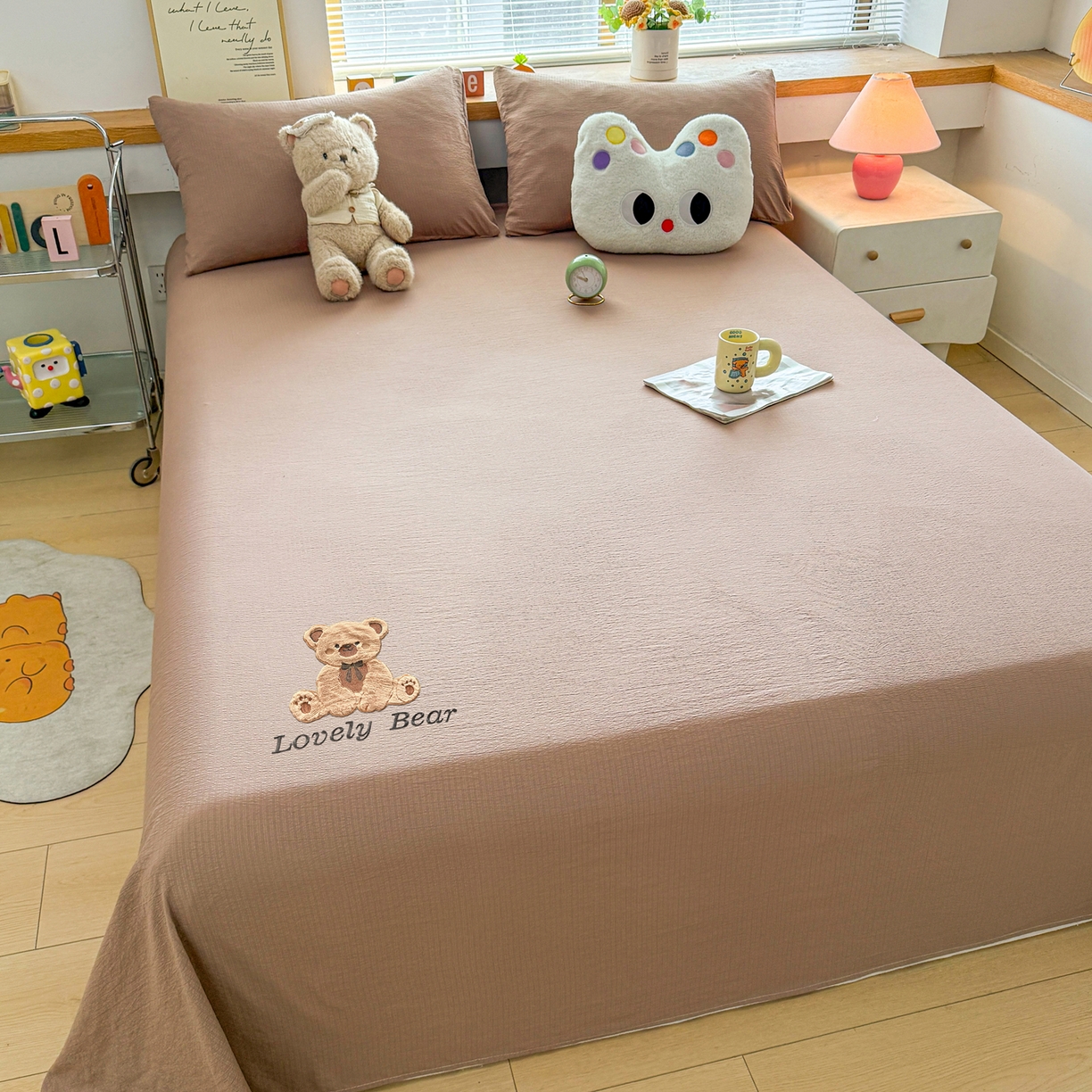 91家纺网 家纺一手货源 找家纺 （总）爱思凯家纺 2026新款皱皱纱卡通贴布绣-咖崽熊床单