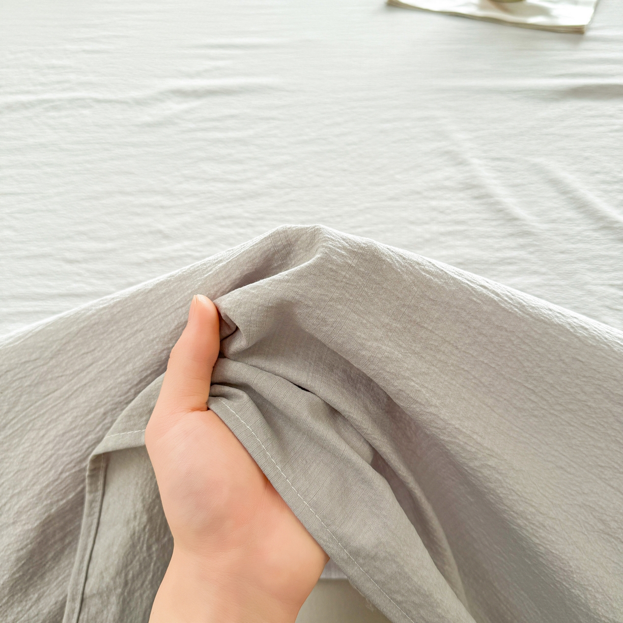 91家纺网 家纺一手货源 找家纺 （总）爱思凯家纺 2026新款皱皱纱卡通贴布绣-咖崽熊床单