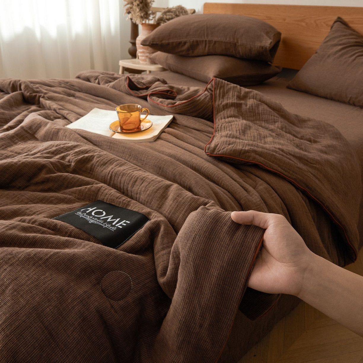 91家纺网 家纺一手货源 找家纺 乐家毛巾被（工厂自产自销） 2026新款A类新疆长绒棉色织提花双层纱千鸟格系列夏被 咖色