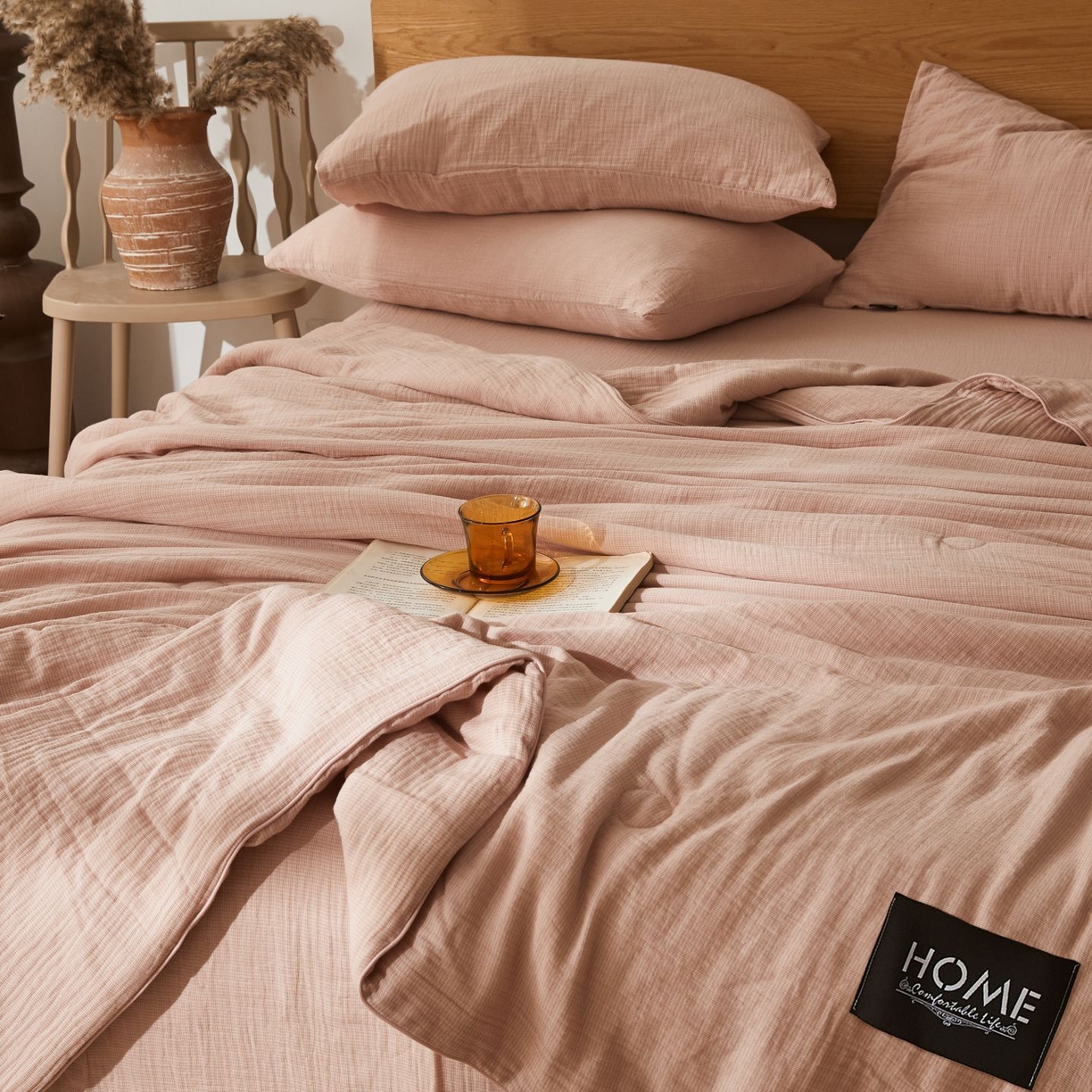 91家纺网 家纺一手货源 找家纺 乐家毛巾被（工厂自产自销） 2026新款A类新疆长绒棉色织提花双层纱千鸟格系列夏被 粉色