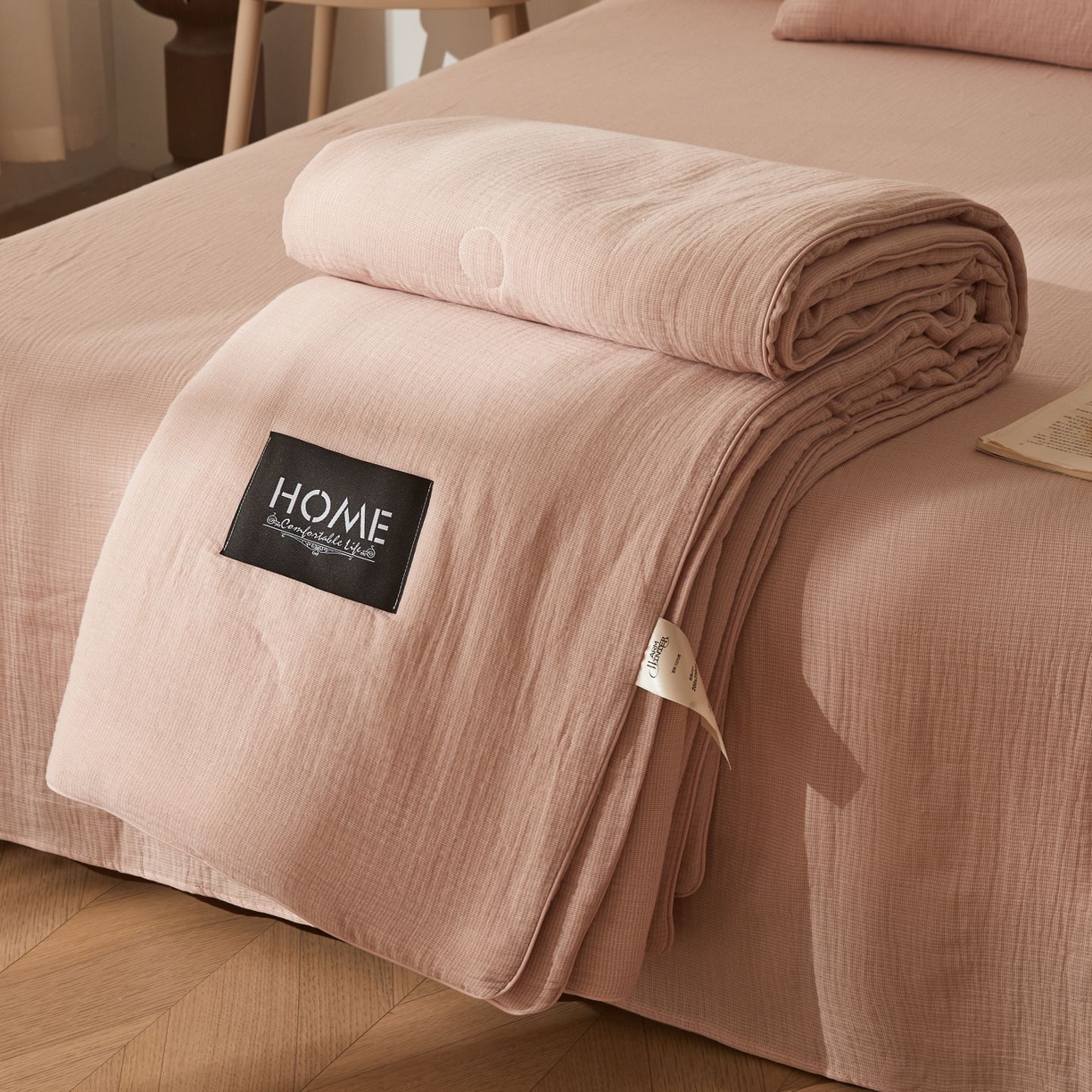 91家纺网 家纺一手货源 找家纺 乐家毛巾被（工厂自产自销） 2026新款A类新疆长绒棉色织提花双层纱千鸟格系列夏被 粉色