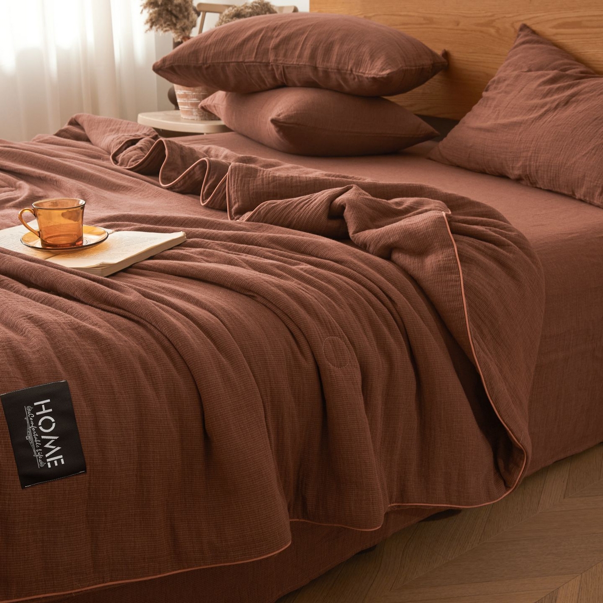 91家纺网 家纺一手货源 找家纺 乐家毛巾被（工厂自产自销） 2026新款A类新疆长绒棉色织提花双层纱千鸟格系列夏被 棕红