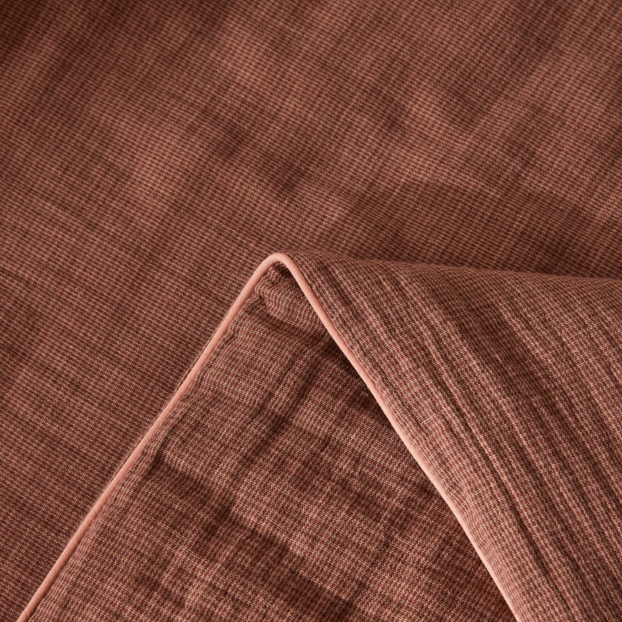 91家纺网 家纺一手货源 找家纺 乐家毛巾被（工厂自产自销） 2026新款A类新疆长绒棉色织提花双层纱千鸟格系列夏被 棕红