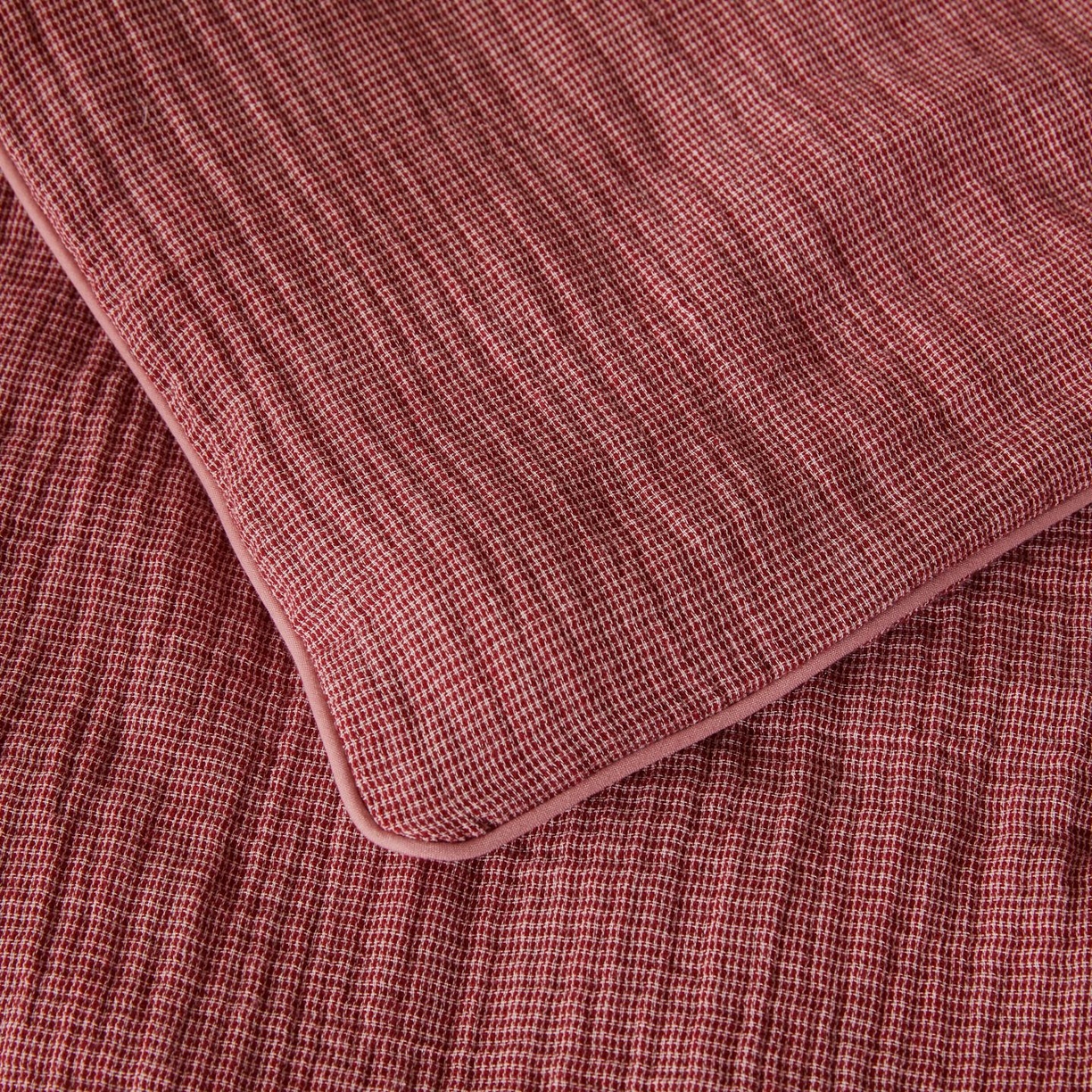 91家纺网 家纺一手货源 找家纺 乐家毛巾被（工厂自产自销） 2026新款A类新疆长绒棉色织提花双层纱千鸟格系列夏被 玫红