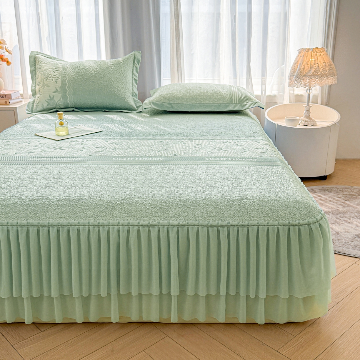 91家纺网 家纺一手货源 找家纺 席都凉席工厂店 2026年轻奢高克重豆豆凉席夏季凉感冰丝提花床裙款三件套-奢序 奢序-浅绿