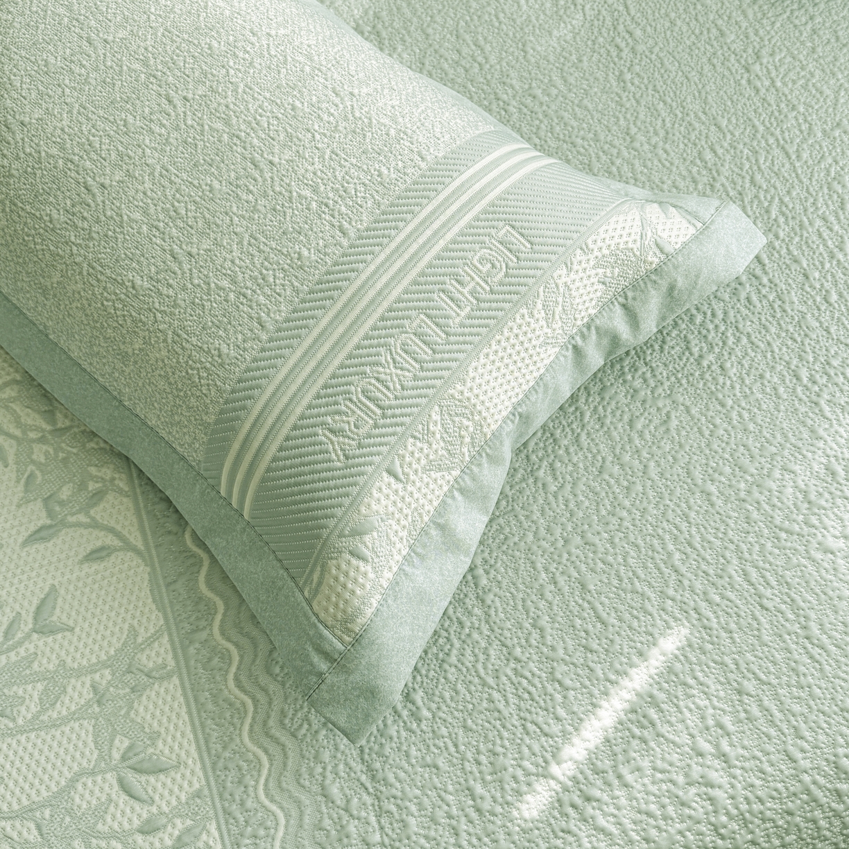 91家纺网 家纺一手货源 找家纺 席都凉席工厂店 2026年轻奢高克重豆豆凉席夏季凉感冰丝提花床裙款三件套-奢序 奢序-浅绿