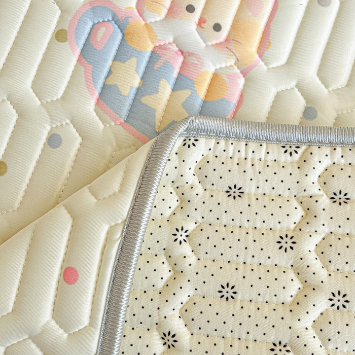 91家纺网 家纺一手货源 找家纺 柒月家居 2026新款小清新乳胶凉席三件套 波点萌宠