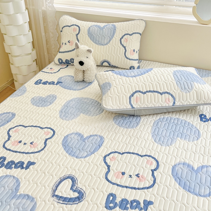 91家纺网 家纺一手货源 找家纺 柒月家居 2026新款小清新乳胶凉席三件套 爱心小熊