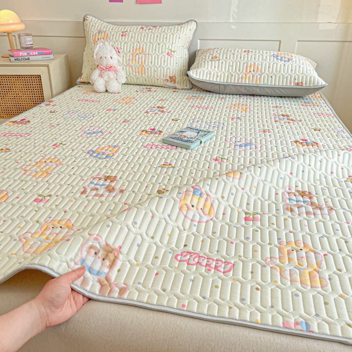 91家纺网 家纺一手货源 找家纺 柒月家居 2026新款小清新乳胶凉席三件套 波点萌宠