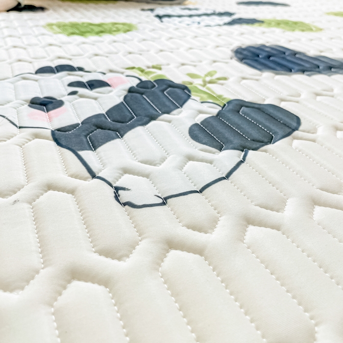 91家纺网 家纺一手货源 找家纺 柒月家居 2026新款小清新乳胶凉席三件套 爱心熊猫