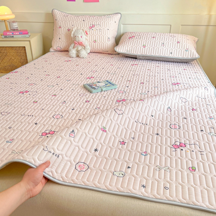 91家纺网 家纺一手货源 找家纺 柒月家居 2026新款小清新乳胶凉席三件套 简约甜喵