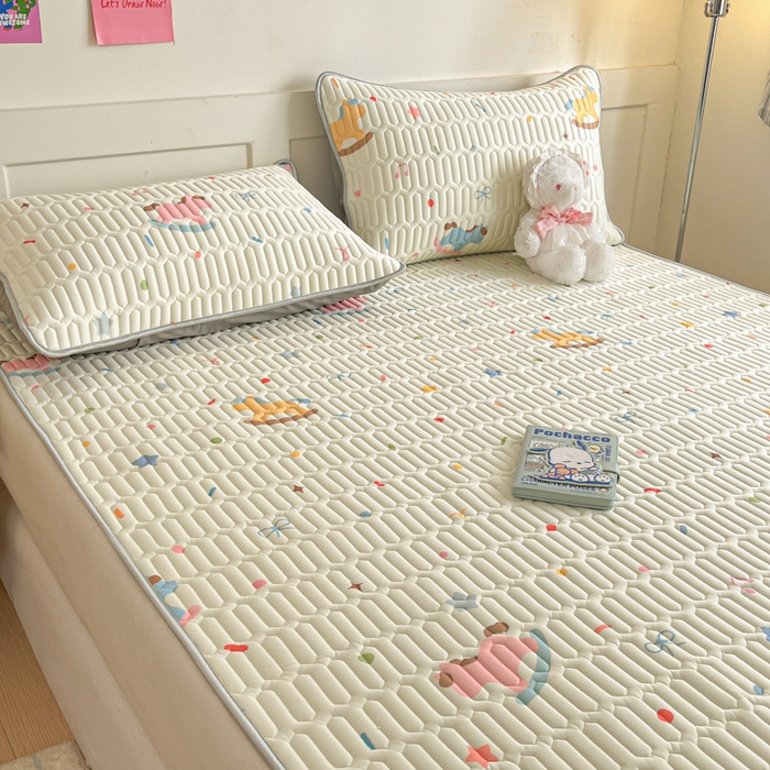 91家纺网 家纺一手货源 找家纺 柒月家居 2026新款小清新乳胶凉席三件套 彩色木马