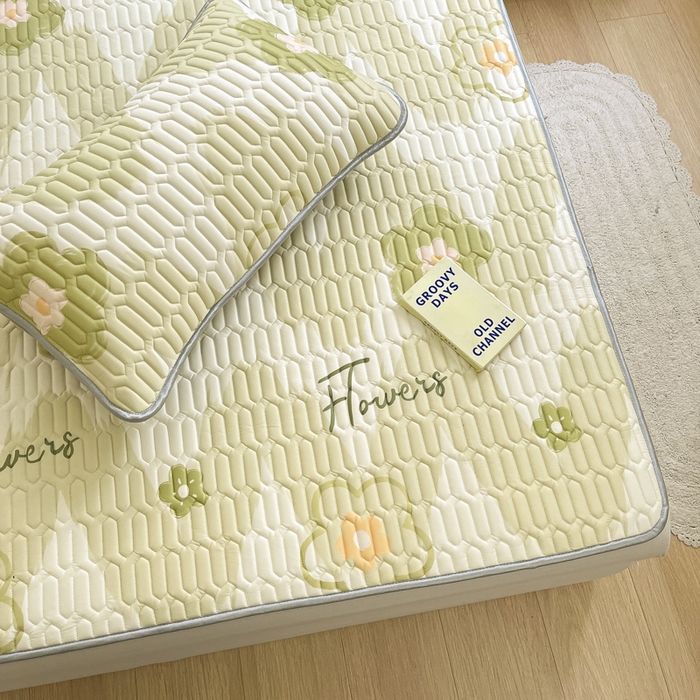 91家纺网 家纺一手货源 找家纺 柒月家居 2026新款小清新乳胶凉席三件套 花季