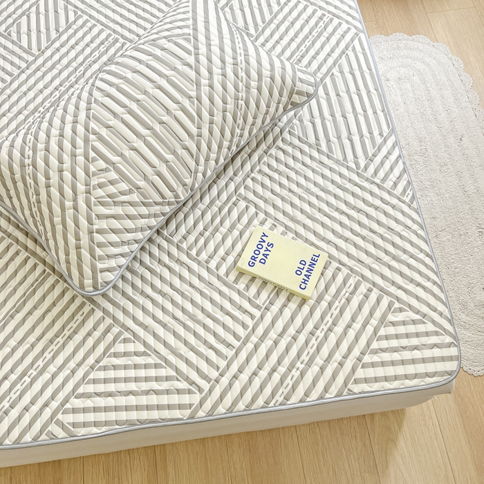 91家纺网 家纺一手货源 找家纺 柒月家居 2026新款小清新乳胶凉席三件套 格调