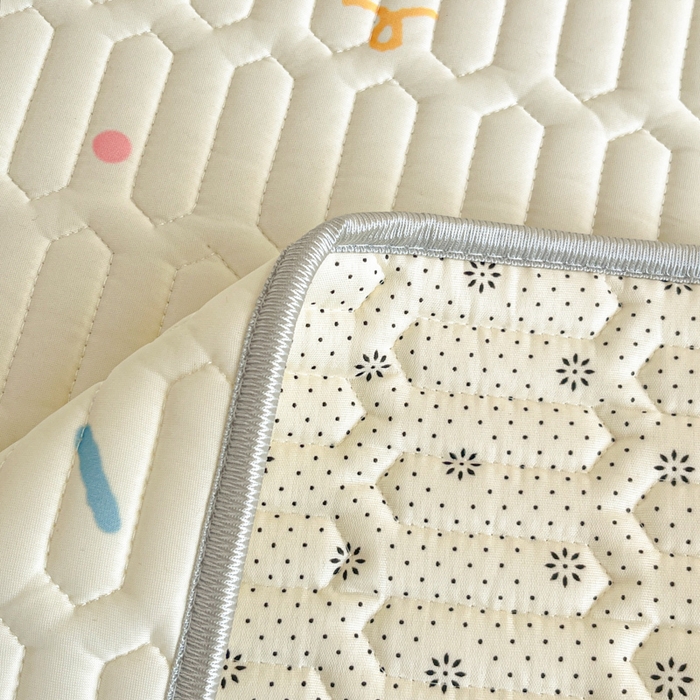 91家纺网 家纺一手货源 找家纺 柒月家居 2026新款小清新乳胶凉席三件套 彩色木马